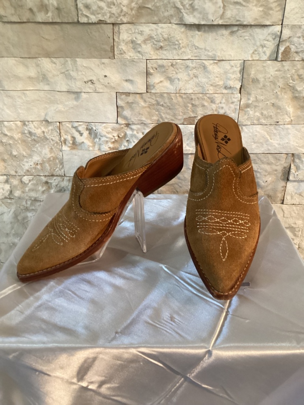 Patricia Nash Battista Suede Mules - Picture 3 of 13